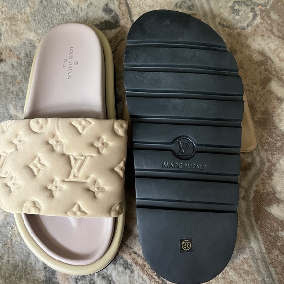 LV puff sandal size 38 New Cannot authenticate bought at consignment shop - Picture 2 of 4